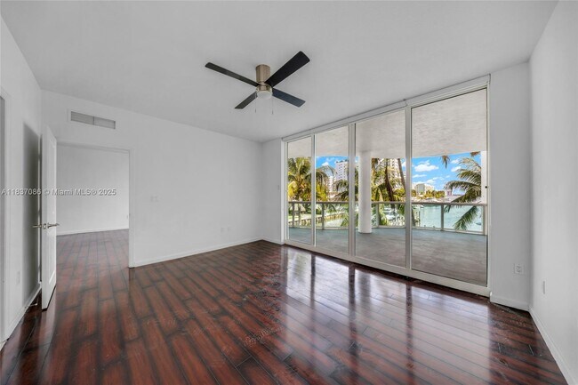 Building Photo - 7914 Harbor Island Dr