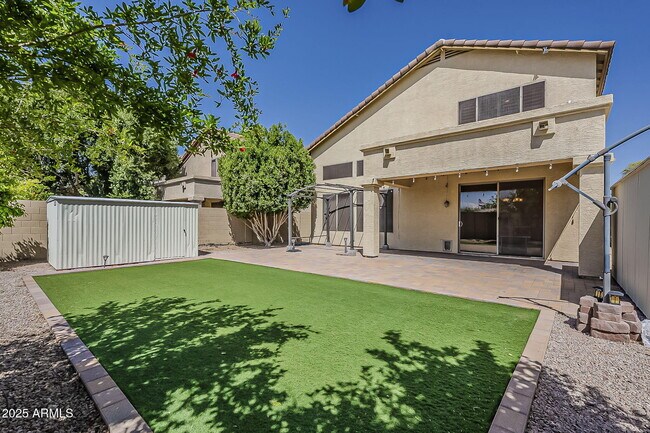Building Photo - 927 W Azalea Pl