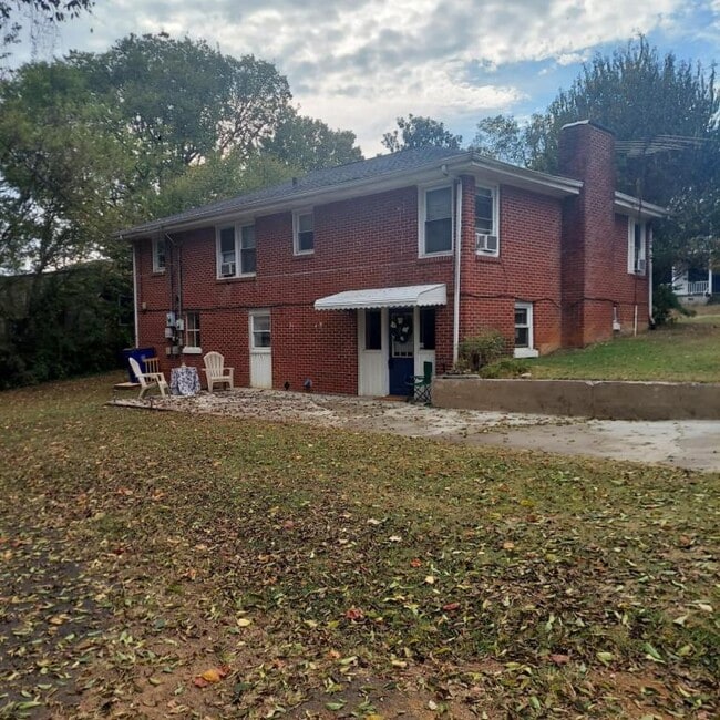 Building Photo - 450 Highland Ave NW