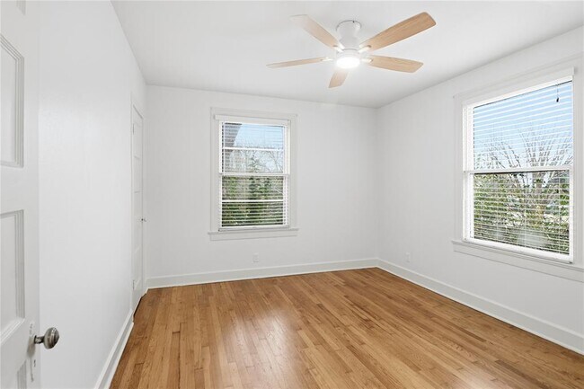 Building Photo - 2007 Montclaire St