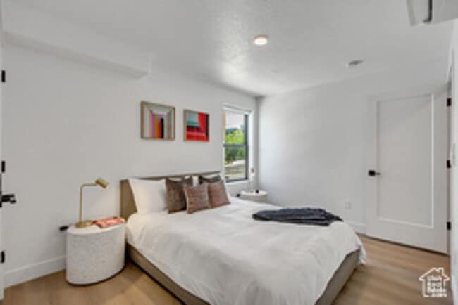 Building Photo - 4186 S Main St