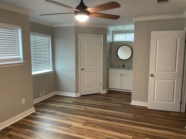 Building Photo - 10315 Sommerville Ave