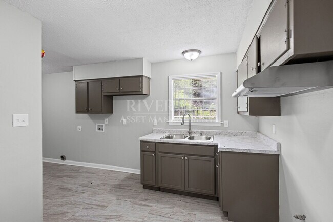Building Photo - 4661 Berta Rd