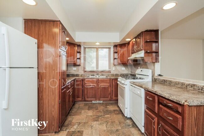 Building Photo - 18519 Carriage Ln