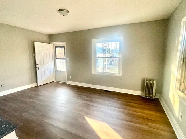 Building Photo - 120 Clyde St