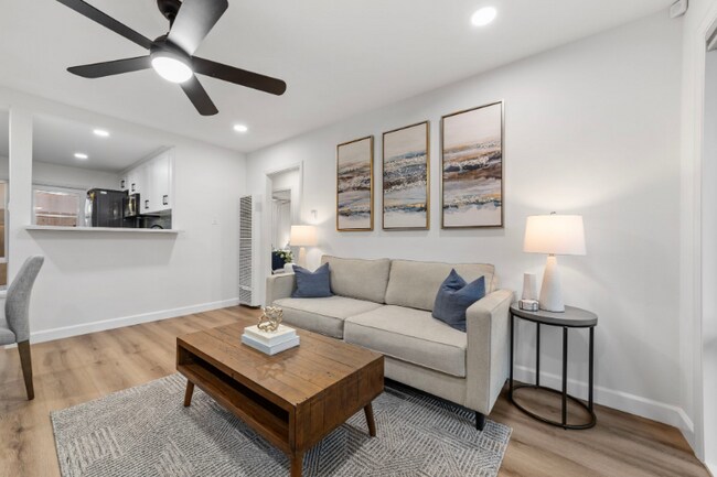 Building Photo - 4442 Clairemont Dr