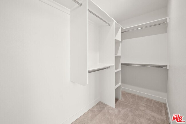 Building Photo - 1204 N Orange Grove Ave