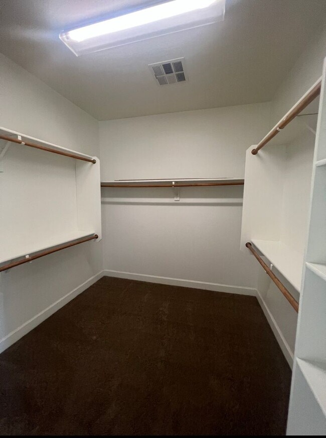 Building Photo - 3 bedroom in Higley Park
