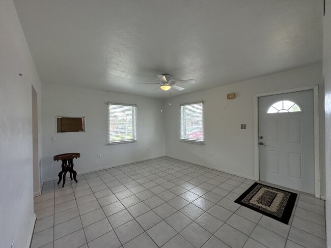 Building Photo - "Charming 3-Bed, 2-Bath in North Port!"