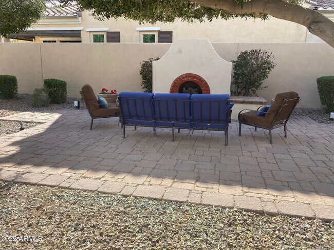 Building Photo - 1945 W Yellowstone Way