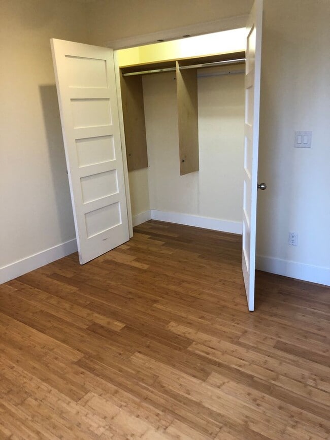 Building Photo - COMING SOON!  Beautiful 3 br/2ba -2  Levels, Private Deck, Panoramic Views, Garage Parking, Washe...