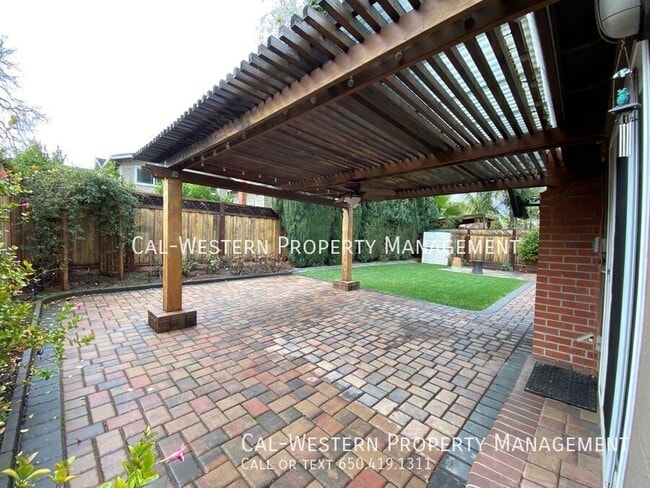 Building Photo - 3863 Villa Glen Way