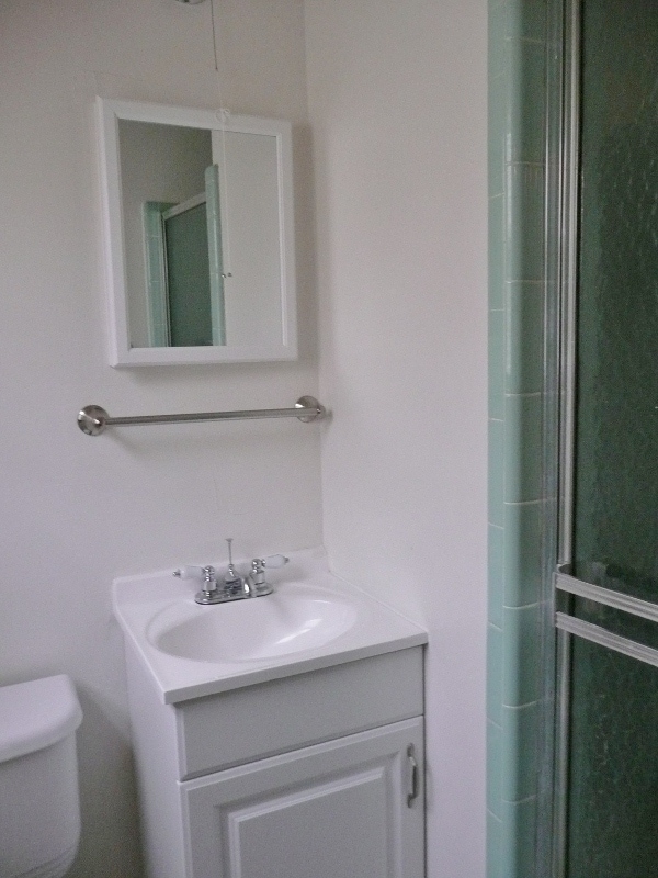 Building Photo - 3 Bedroom / 2 Bath Brick Ranch Home Kingsp...