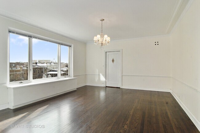 Building Photo - 2130 N Lincoln Park W