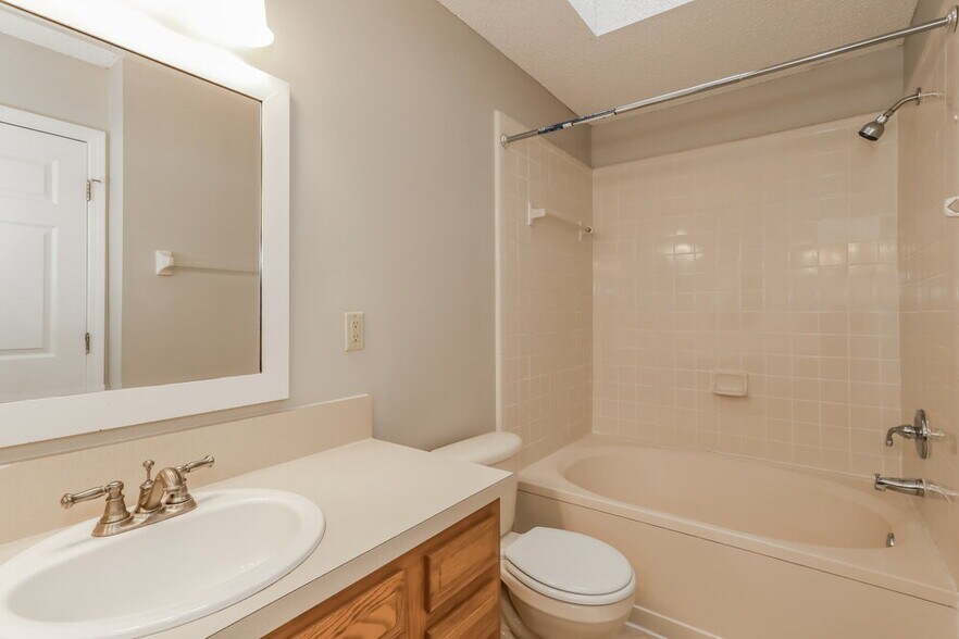 Building Photo - 3402 Westfield Dr