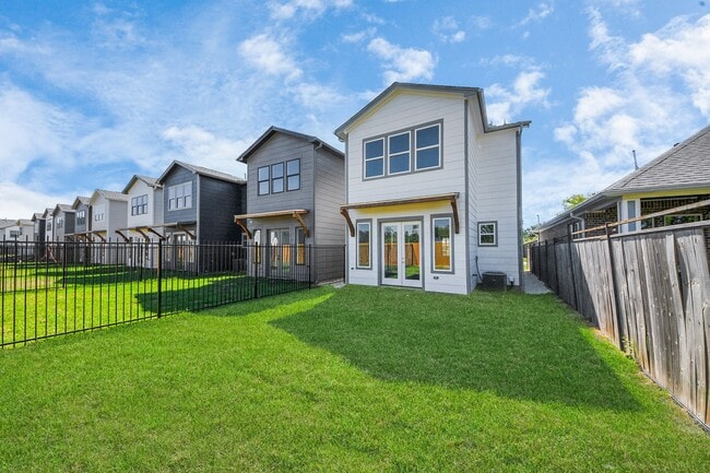 Building Photo - 6322 Milwee St