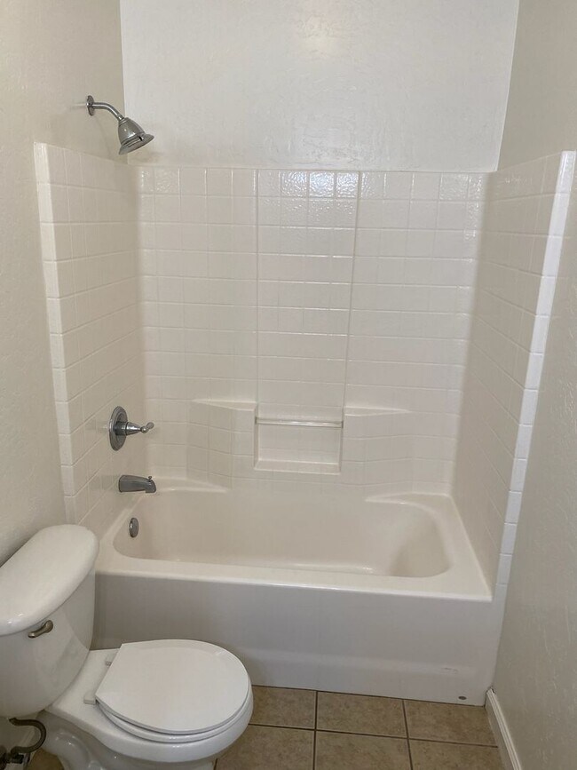 Building Photo - 2022 Muscat Ave