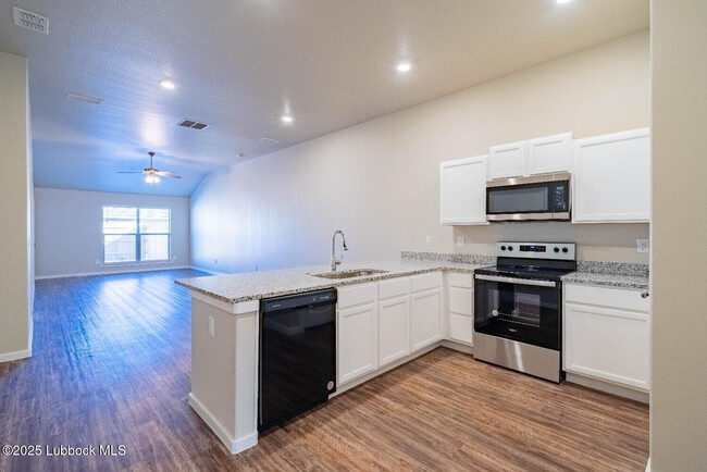 Primary Photo - 2115 N Jayton Ave