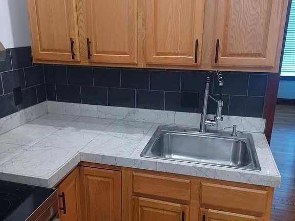 Marble Counter - 4137 Manchester Ave