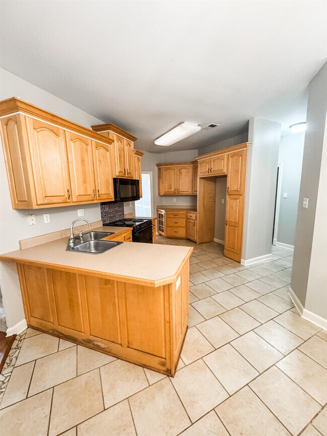 Building Photo - 454 Bowling Brooke Dr