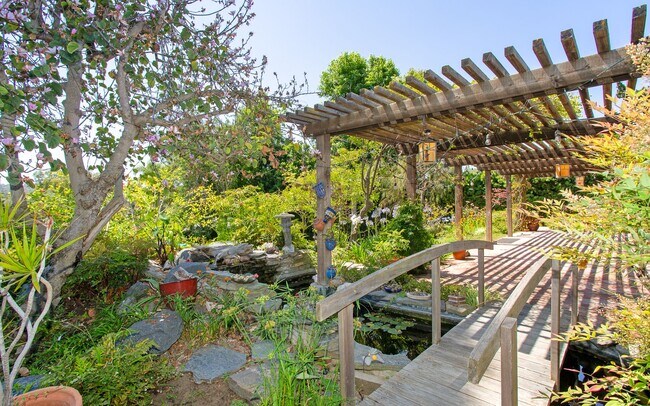Building Photo - Stunning & Spacious Encinitas Home w/ Gorg...