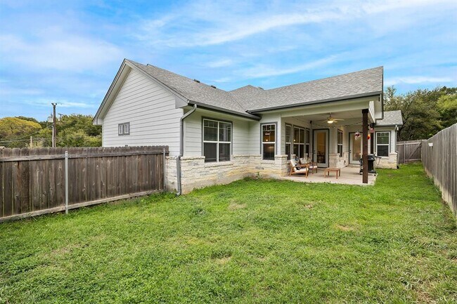 Building Photo - 706 Stow Dr