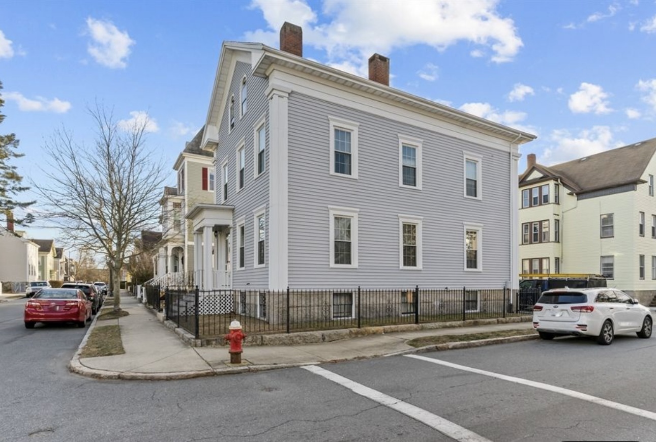 Building Photo - 65 Chestnut St