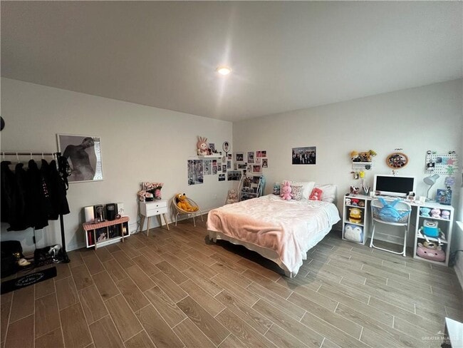 Building Photo - 23 El Paso Dr