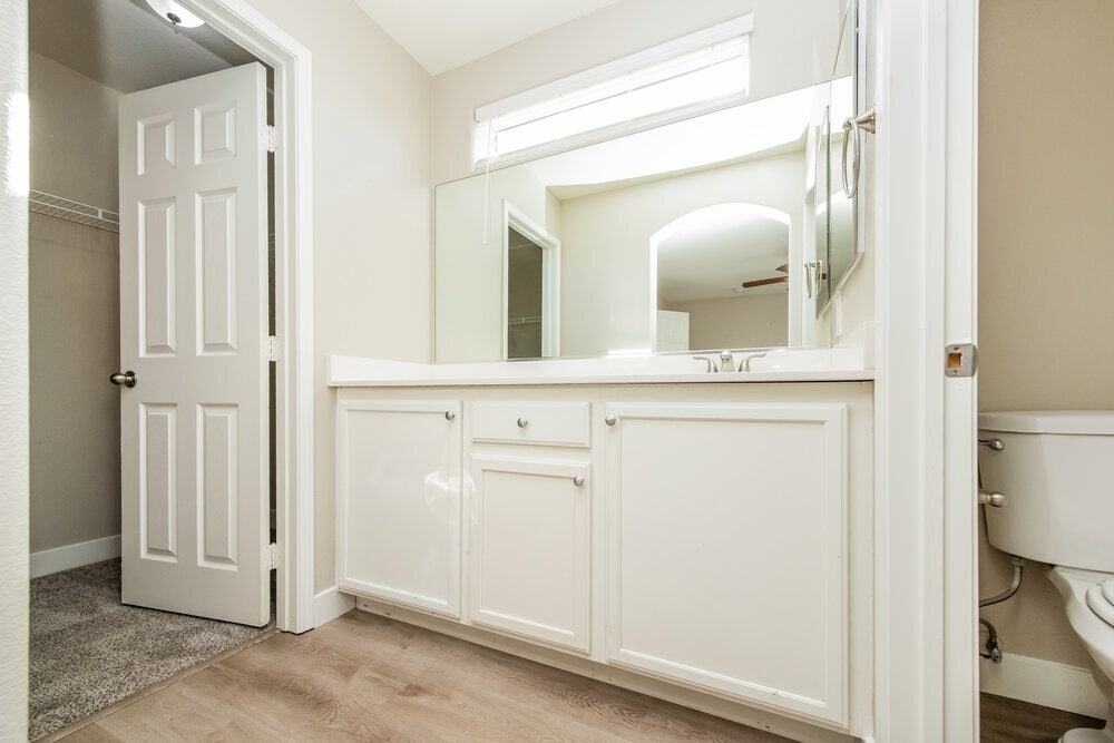 Building Photo - 10385 Adrianna Ave