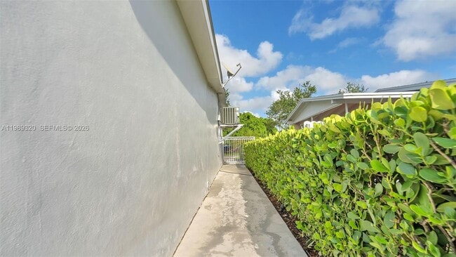 Building Photo - 2900 SW 92nd Ave