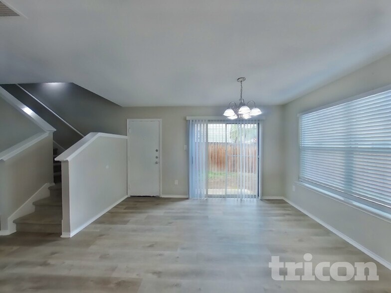 Building Photo - 6546 Benwood Crest