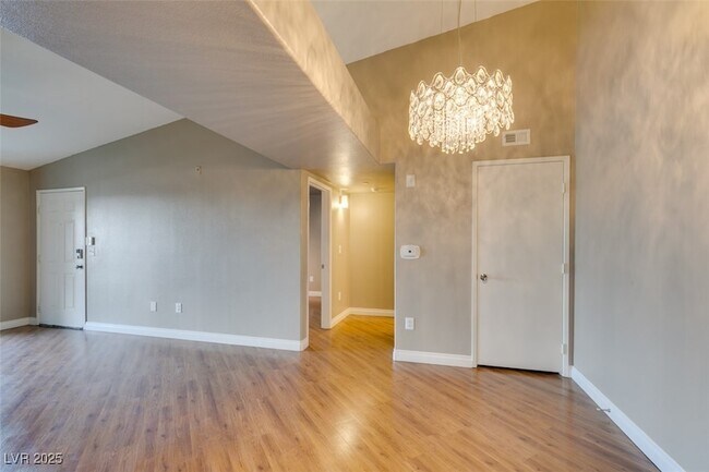 Building Photo - 950 Seven Hills Dr