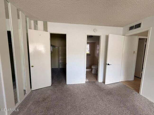 Building Photo - 6700 Escondido Dr