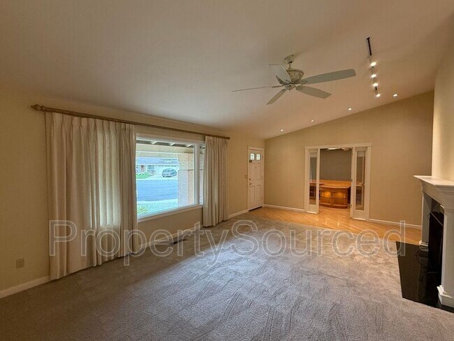 Building Photo - 1550 Naples Ct