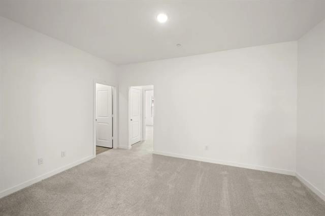 Building Photo - 5720 Lakeview Dr