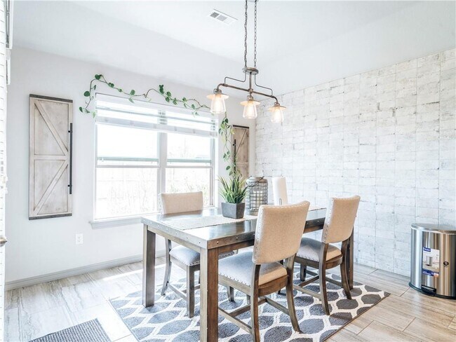 Building Photo - 130 Cisterna Dr