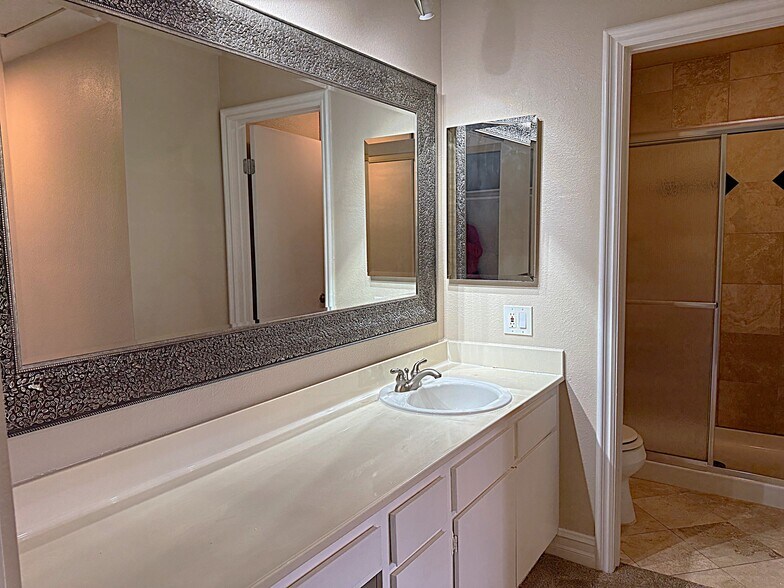 Building Photo - 545 S Ranch View Cir