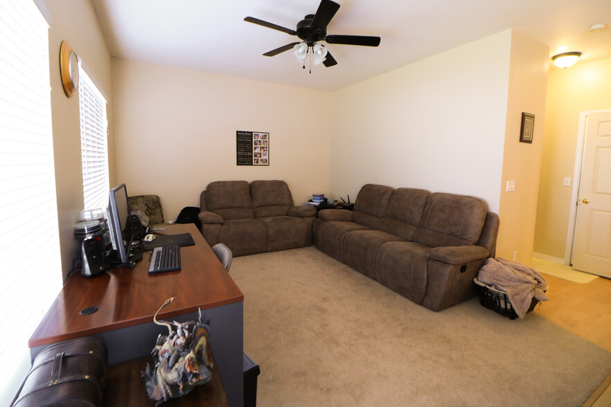 Family Room - 14343 S Bridgefield Dr
