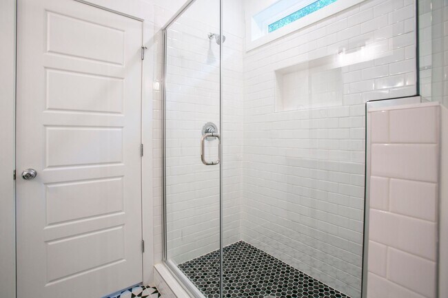 Building Photo - Chatham Park *Like New* Late July availability!