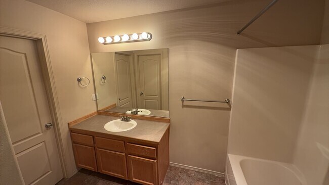 Building Photo - 1398 NE Elk Ct