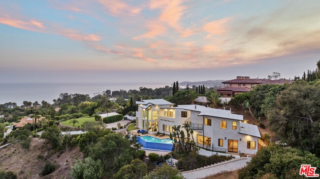 Building Photo - 6380 Meadows Ct