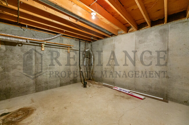 Building Photo - 117 S Lark Ln