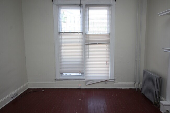 Building Photo - Spacious 5BD/1BA Remington Home w/ W/D! Available 8/14