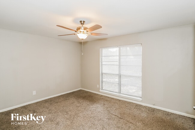 Building Photo - 4908 Meadowlark St