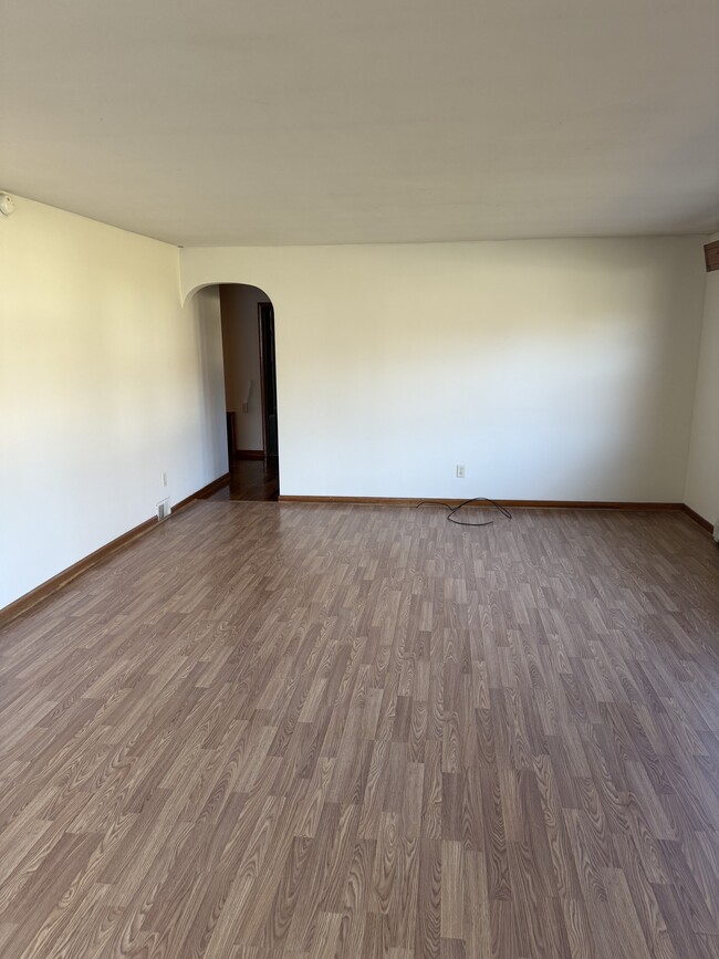 Building Photo - 36 Riverview Rd