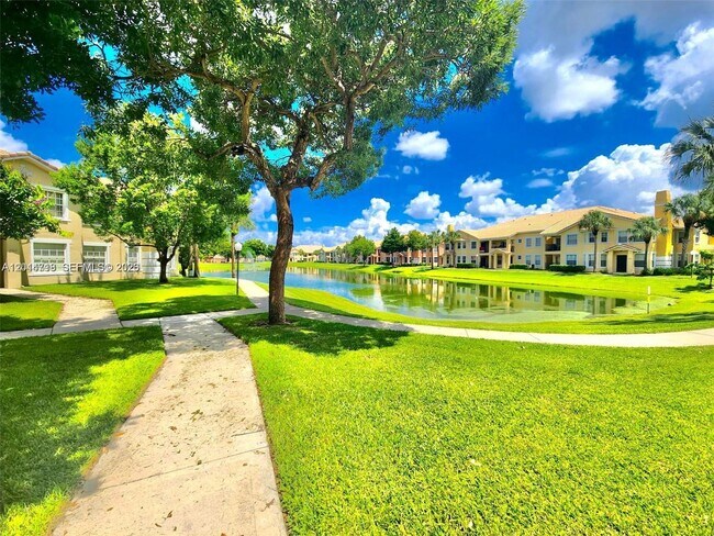 Building Photo - 2209 Belmont Ln