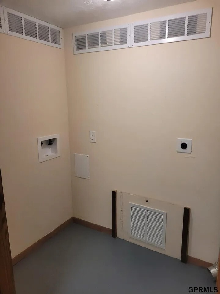 Building Photo - 910 Harrington Ave