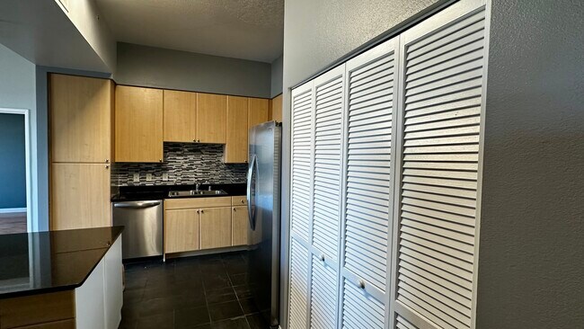 Building Photo - 388 E Ocean Blvd