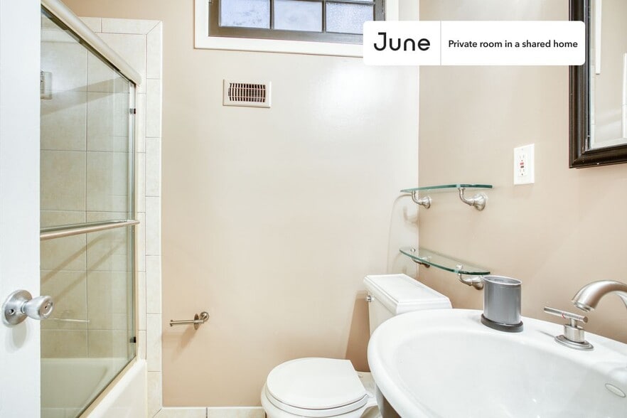 Building Photo - Room in Shared 3 bed/2 bath home in Capitol Hill