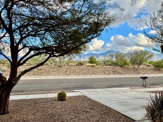 Building Photo - 13743 N High Mountain View Pl